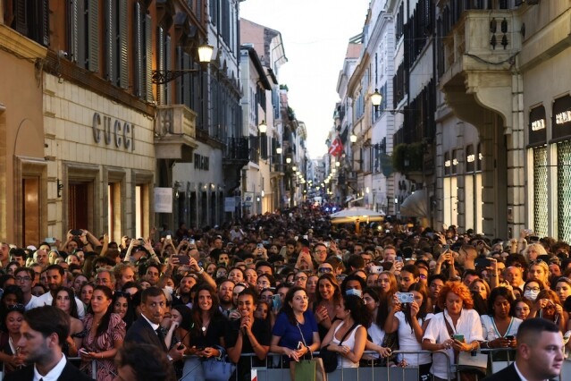 時裝騷令街道堵塞 Dior 要求賠償 10 萬歐元