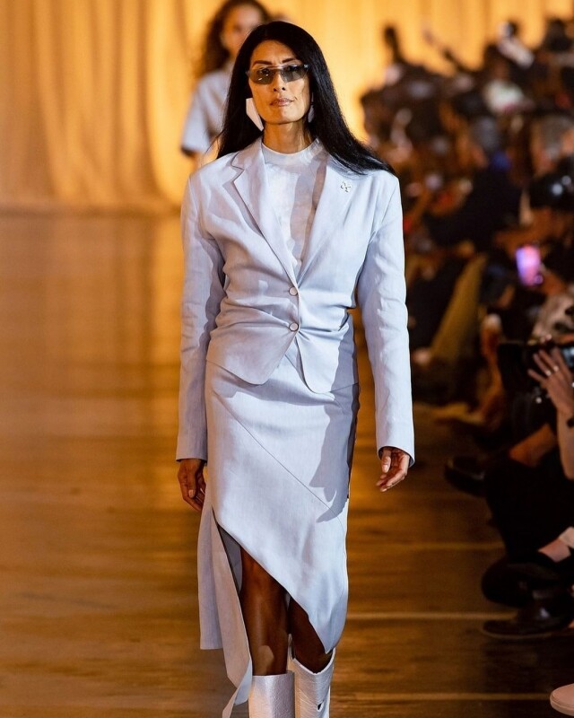 Suzi de Givenchy 為 Off-White 2020 年春夏系列行 Catwalk