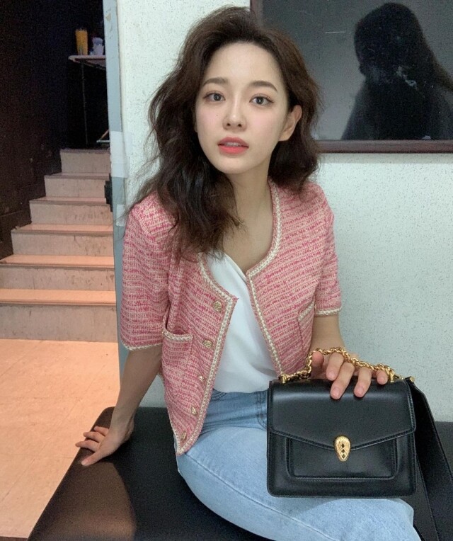 金世正戲外穿搭:甜美淑女風 金世正戲外穿搭:甜美淑女風