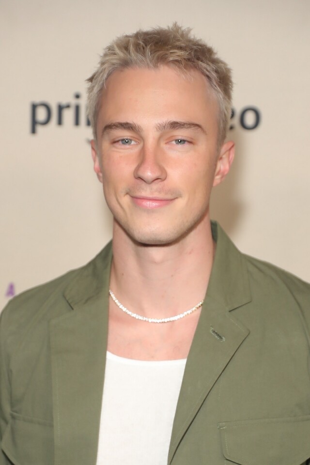 《Queer》Drew Starkey 是誰?新作搭檔 Daniel Craig 上演同性愛情!威尼斯影展上帥氣臉龐搶眼、獲封新一代的荷李活男神 《Queer》Drew Starkey 是誰?新作搭檔 Daniel Craig 上演同性愛情!威尼斯影展上帥氣臉龐搶眼、獲封新一代的荷李活男神