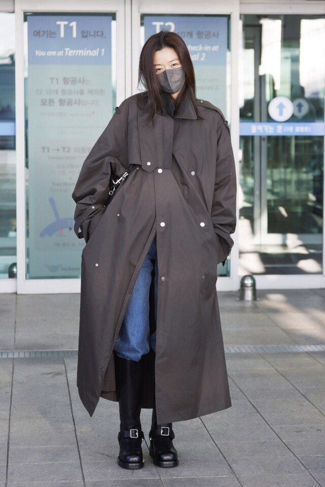 事隔 6 年再度襲港！身為「兩子之母」的全智賢以完美狀態快閃 Burberry 香港宣傳活動