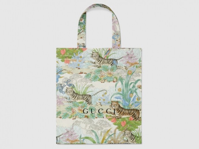 現凡於網上購買 Gucci Tiger 別注系列產品，即可獲得別注版的虎年花卉購物布袋一個！