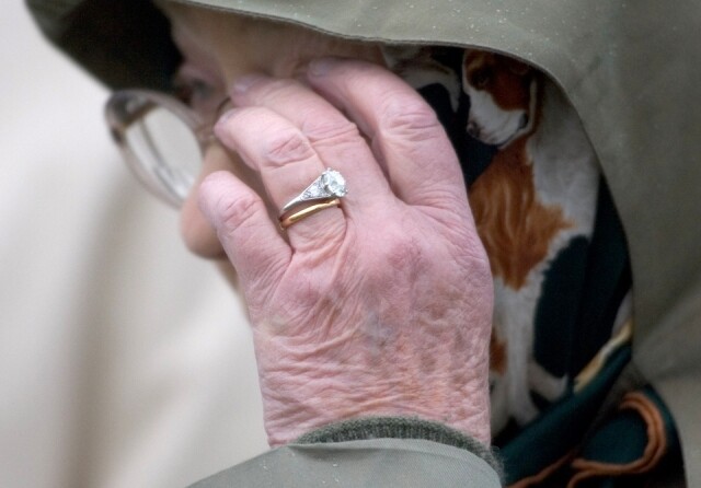 英女王伊利沙伯二世訂婚戒指 英女王伊利沙伯二世訂婚戒指