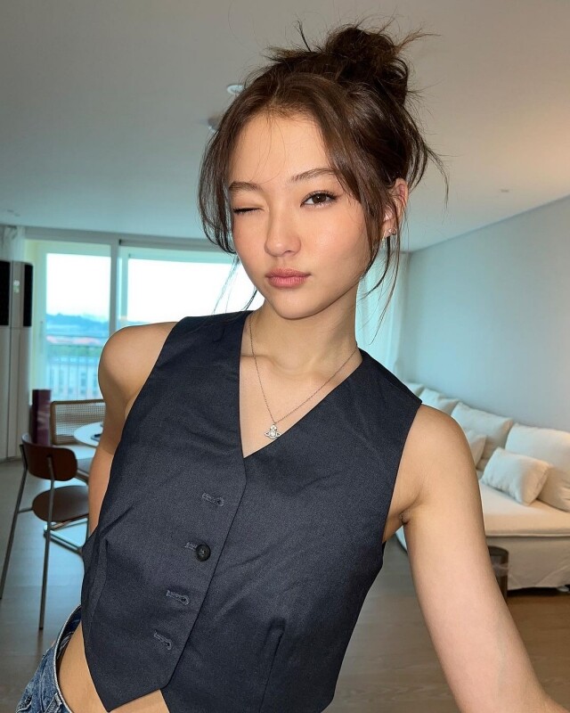Ella Gross 加入 K-Pop 女團!15 歲韓德混血「小 Jennie」長大了,成熟打扮你認得她嗎?