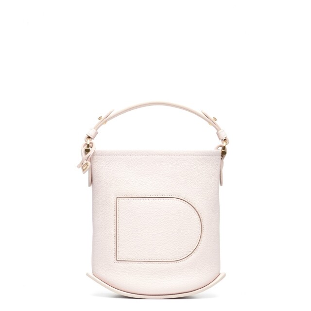 Delvaux Mini Pin Bucket 系列手袋，淡粉紅色設計更具少女感，絕對是零差錯的選擇。$18,200