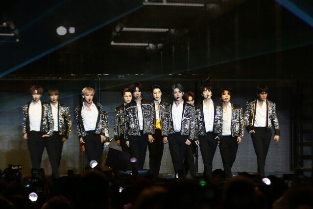 只有 13 人為何叫 Seventeen、明明有公司卻是「自給自足」的偶像？關於韓國人氣男團 Seventeen 你要知道的 8 件事！