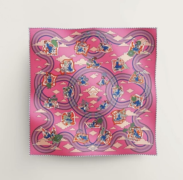 Hermès 正方形絲巾推薦：45 x 45 cm
