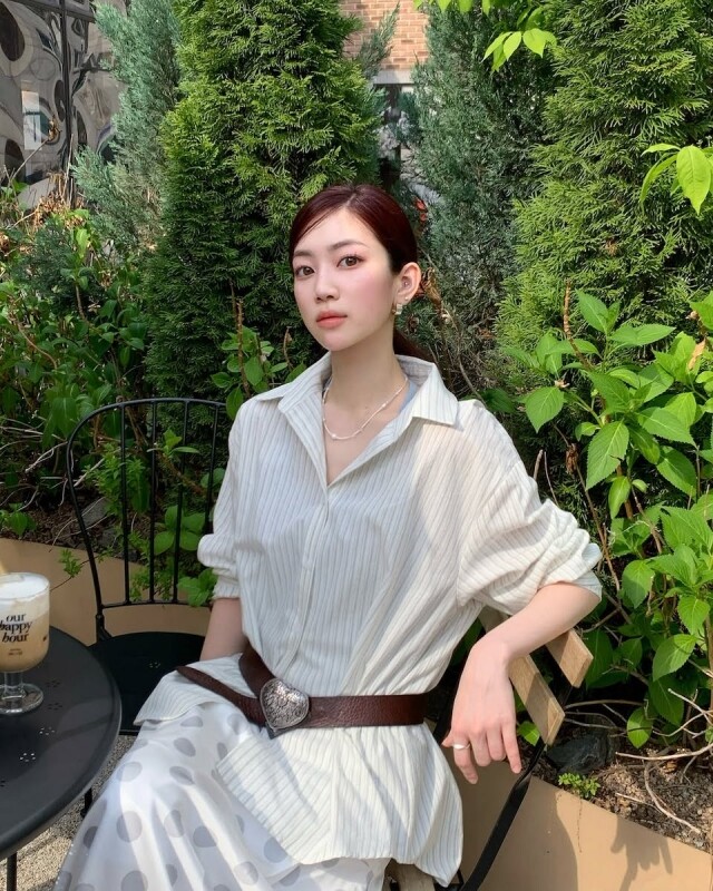 「粗皮帶」成為夏日穿搭的關鍵!跟日韓時尚女生偷師,如何用搶眼的 Statement Belt 打造精緻造型 「粗皮帶」成為夏日穿搭的關鍵!跟日韓時尚女生偷師,如何用搶眼的 Statement Belt 打造精緻造型