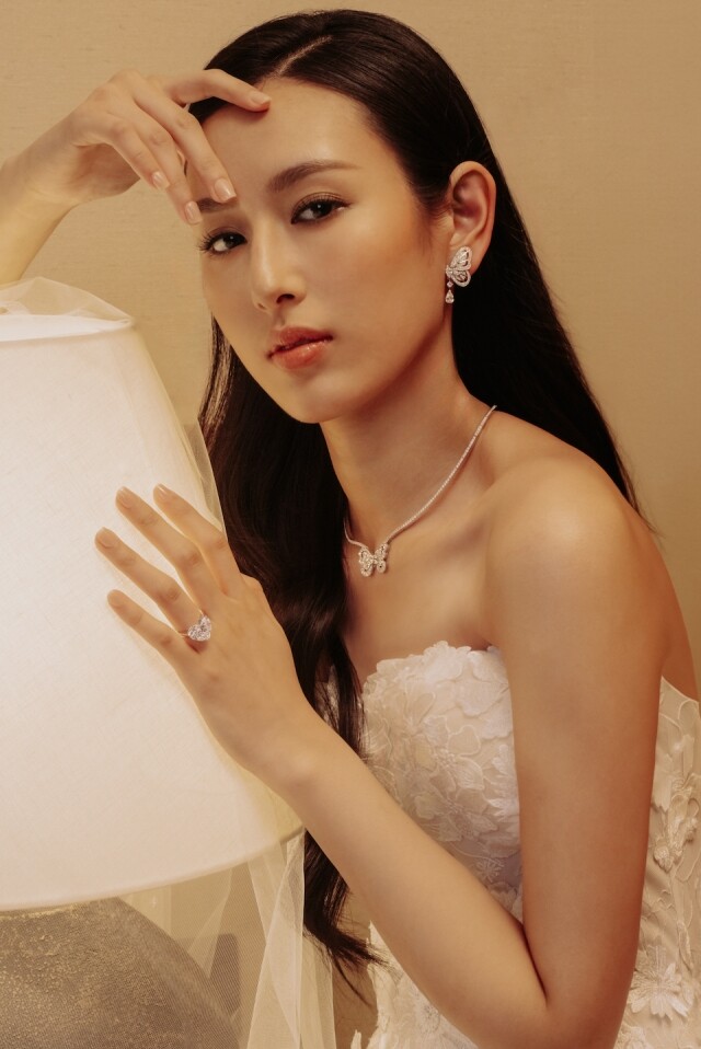 婚戒鑽石切割形狀與新娘個性有關？De Beers Jewellers 訂婚鑽戒及婚嫁珠寶系列，讓新娘隨意襯托出迷人的內在光芒