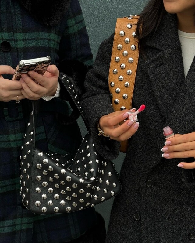窩釘元素重回時尚圈│鉚釘手袋除了 Valentino 和 Alexander McQueen,還有甚麼品牌值得推薦? 窩釘元素重回時尚圈│鉚釘手袋除了 Valentino 和 Alexander McQueen,還有甚麼品牌值得推薦?
