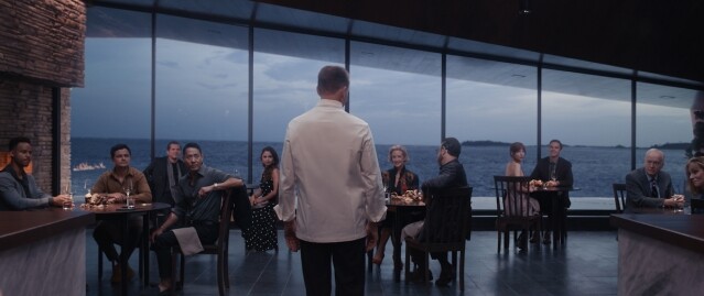 《五腥級盛宴》講述名廚  Ralph Fiennes 在孤僻小島上開設餐廳