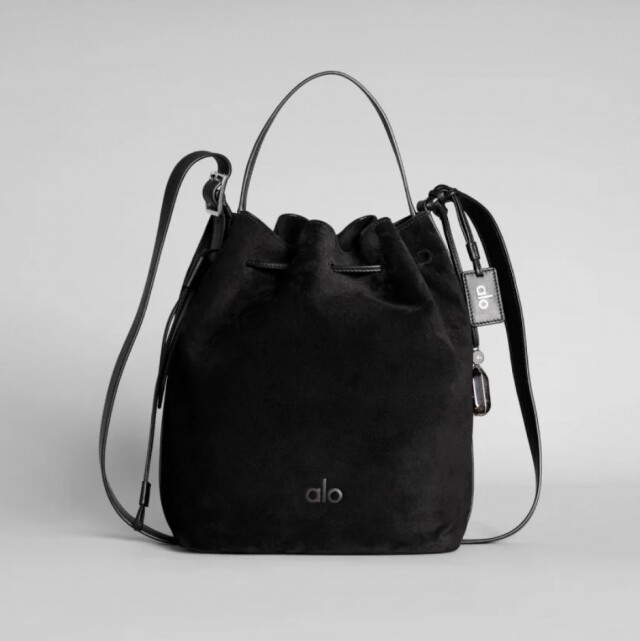 Alo Yoga 踩過界！推出售價過港幣 2 萬的真皮手袋系列，要變身成 quiet luxury 品牌嗎？