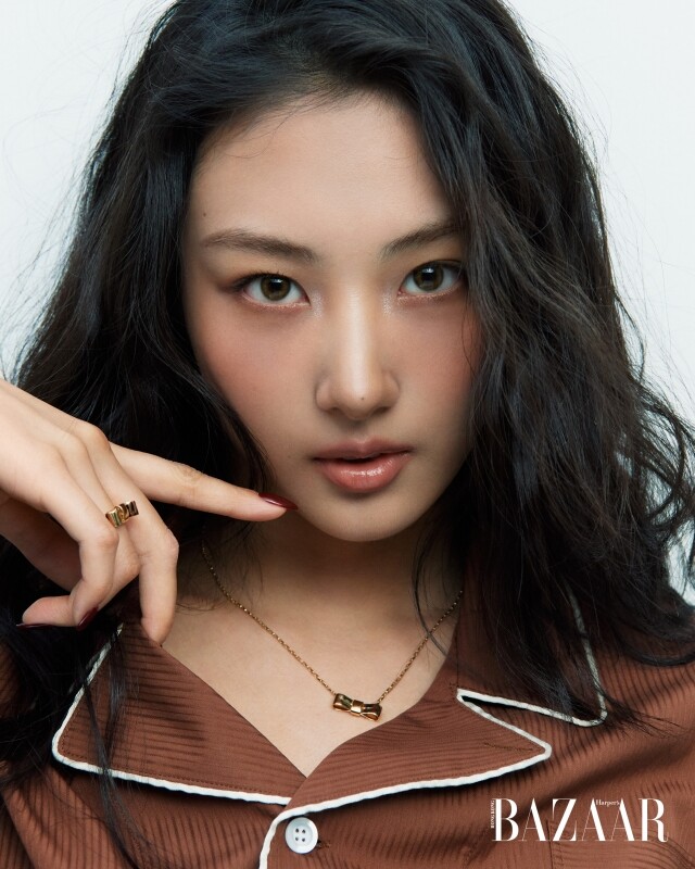 封面人物｜新晉韓國女團 MEOVV Gawon 首次以個人身份登上封面，綻放青春魅力 :「因為我一直是個有野心、追求更遠目標的人。」