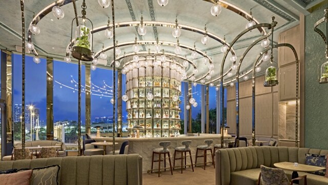香港 5 大星級酒店酒吧推介 2023：118 樓俯瞰維港靚景、必嚐 12 星座打卡 Cocktail