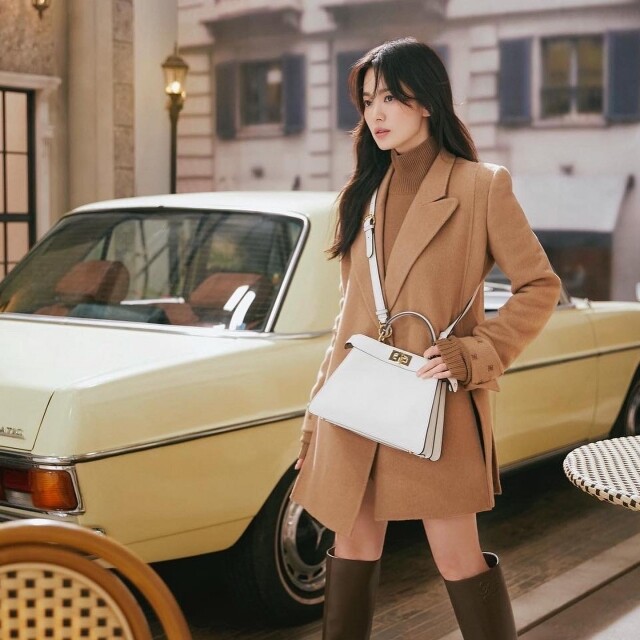 Fendi 於 2021 年宣布宋慧喬將擔任品牌的韓國代言人 Fendi 於 2021 年宣布宋慧喬將擔任品牌的韓國代言人