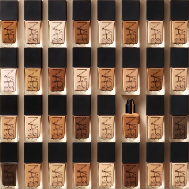 NARS 原生光亮肌粉底液：Bazaar Fab 2024「Best Glow Foundation」大獎