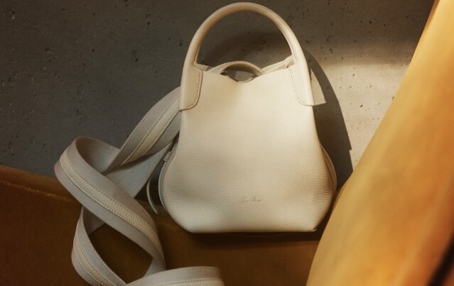 未拿上手已經心動!Loro Piana Bale bag 推出全新尺寸、新款手袋比 Hermes Picotin 水桶袋更時尚簡約 未拿上手已經心動!Loro Piana Bale bag 推出全新尺寸、新款手袋比 Hermes Picotin 水桶袋更時尚簡約