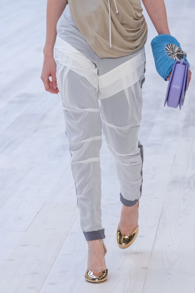 Loewe Bracelet pouch 迷你圓桶手袋 Loewe Bracelet pouch 迷你圓桶手袋