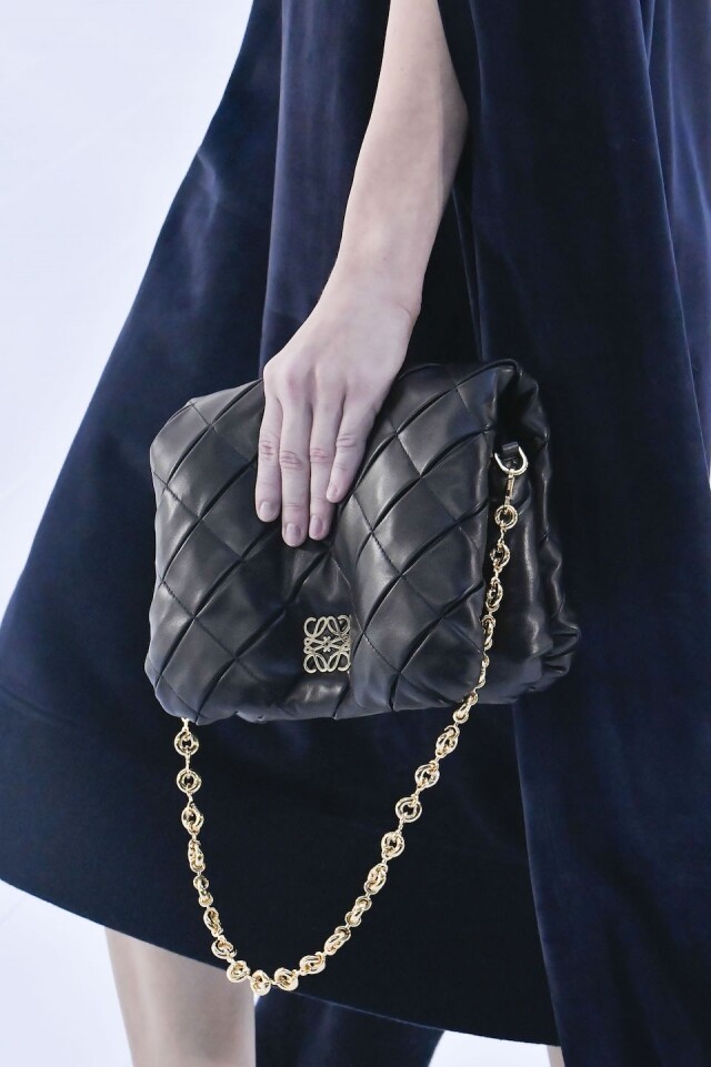 Loewe 手袋新季必買款式: Puffeer goya bag Loewe 手袋新季必買款式: Puffeer goya bag