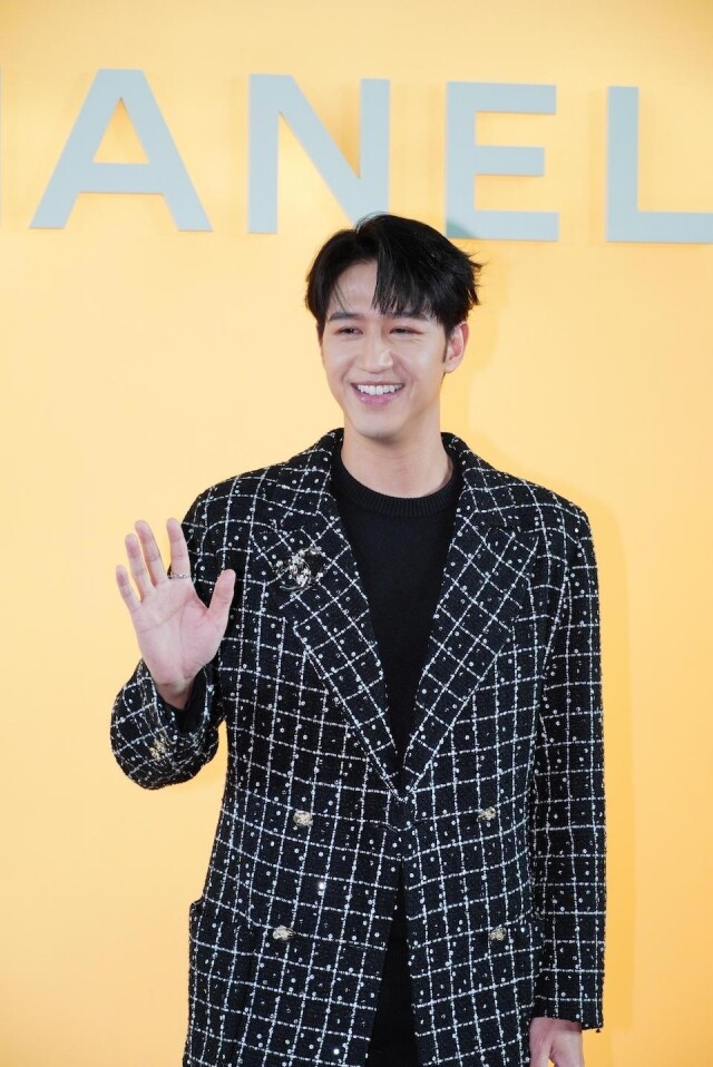 Chanel 香港時裝秀嘉賓名單公開!GD 驚喜成為 Chanel Front Row 座上客、周潤發與老婆甜密亮相 Chanel 香港時裝秀嘉賓名單公開!GD 驚喜成為 Chanel Front Row 座上客、周潤發與老婆甜密亮相