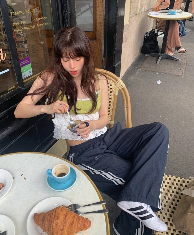 背心層次感穿搭！利用疊穿兩件背心及吊帶展現顯瘦又性感的夏日造型