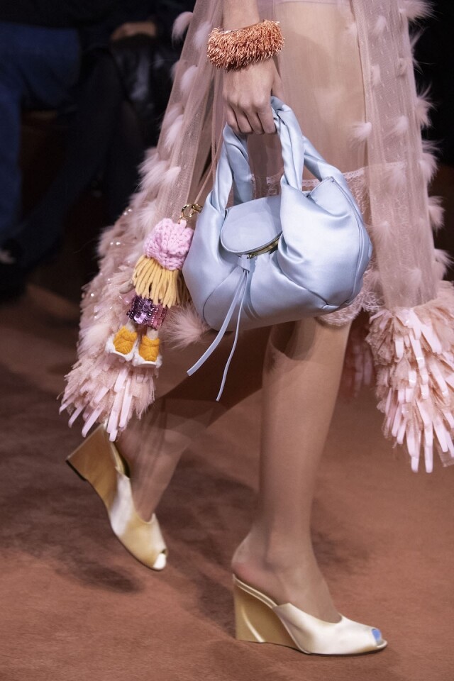Fendi 2025 秋冬新款手袋列陣!Fendi 百年大騷請來宋慧喬、方燦、宋雨琦等參與慶典 Fendi 2025 秋冬新款手袋列陣!Fendi 百年大騷請來宋慧喬、方燦、宋雨琦等參與慶典