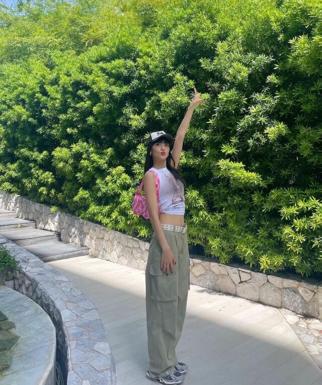 Minnie 穿搭風格:Y2K 風 Minnie 穿搭風格:Y2K 風