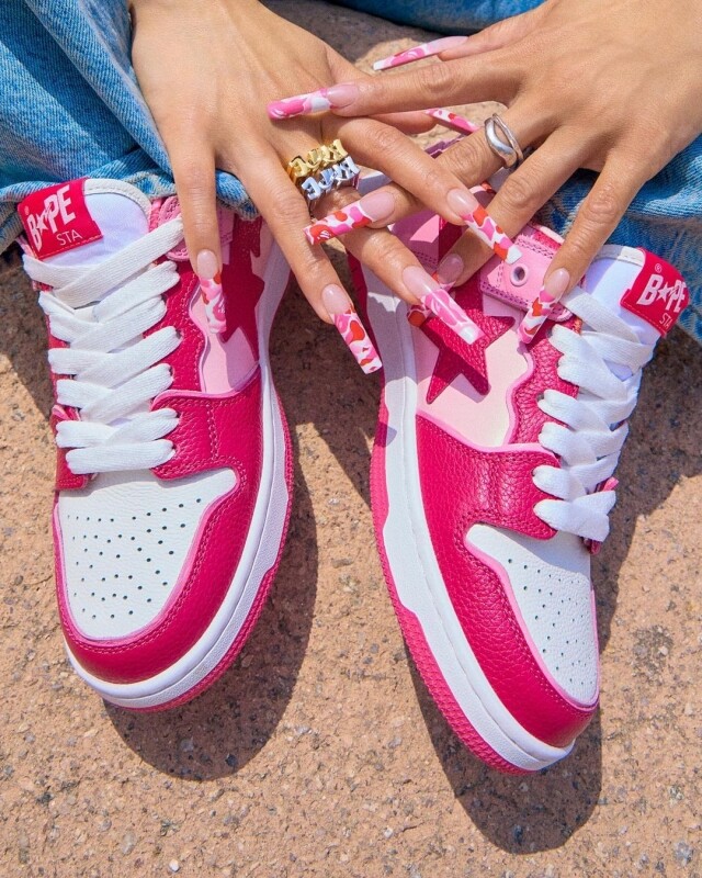 粉紅色的指甲配搭芭比粉紅的波鞋，在街上回頭率一定非常高！