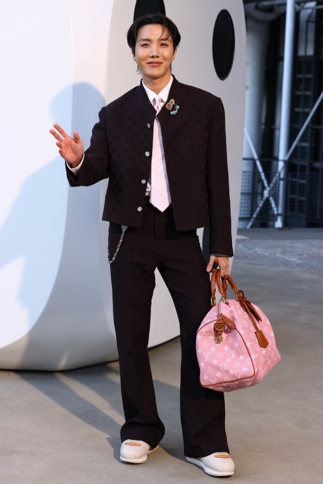LV BUTTERSOFT 全新皮革波鞋登場！24 種復古配色波鞋盡顯街頭魅力，Callum Turner、王嘉爾率先演繹