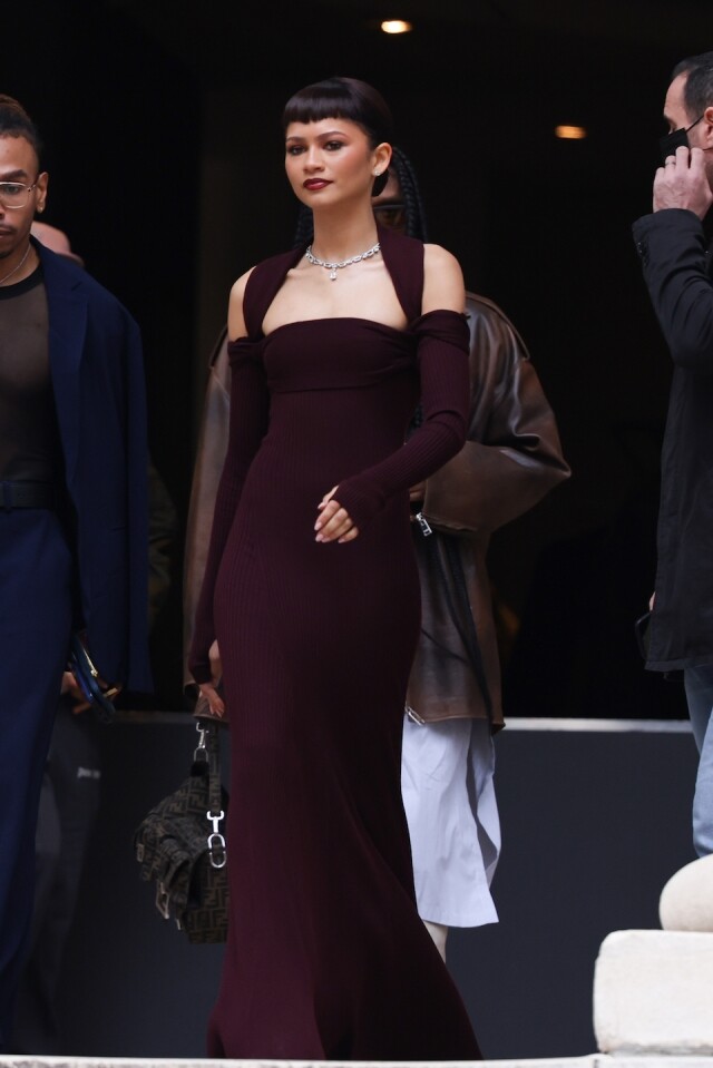 獨家街拍美照釋出！宋慧喬、 Twice 成員 Mina 和 Zendaya 以盛世美顏成為 Fendi 秀場外的時尚美景