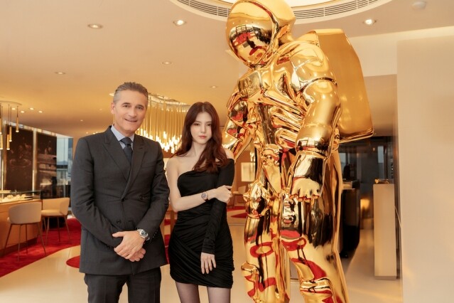 韓韶禧來港出席 Omega 新舖開幕派對活動!專訪 CEO Raynald Aeschlimann 大談品牌策略 韓韶禧來港出席 Omega 新舖開幕派對活動!專訪 CEO Raynald Aeschlimann 大談品牌策略