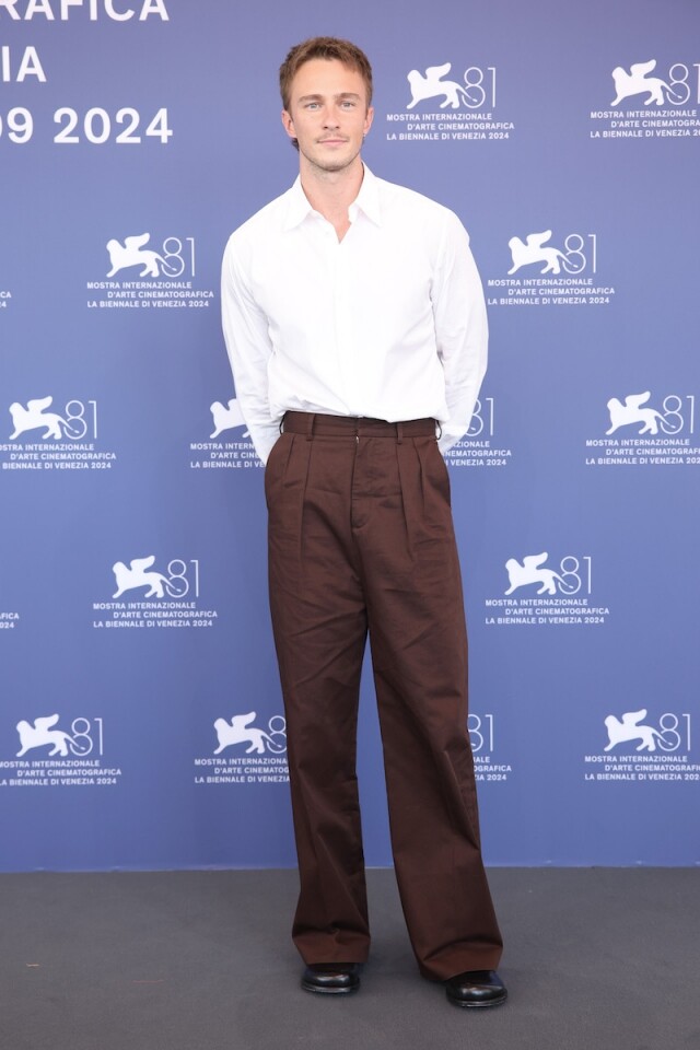 《Queer》Drew Starkey 是誰?新作搭檔 Daniel Craig 上演同性愛情!威尼斯影展上帥氣臉龐搶眼、獲封新一代的荷李活男神 《Queer》Drew Starkey 是誰?新作搭檔 Daniel Craig 上演同性愛情!威尼斯影展上帥氣臉龐搶眼、獲封新一代的荷李活男神