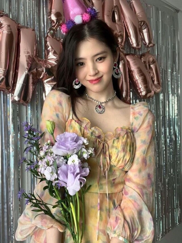 韓劇女神韓韶禧慶祝 27 歲生日時戴著韓國 Daiso 玩具飾物