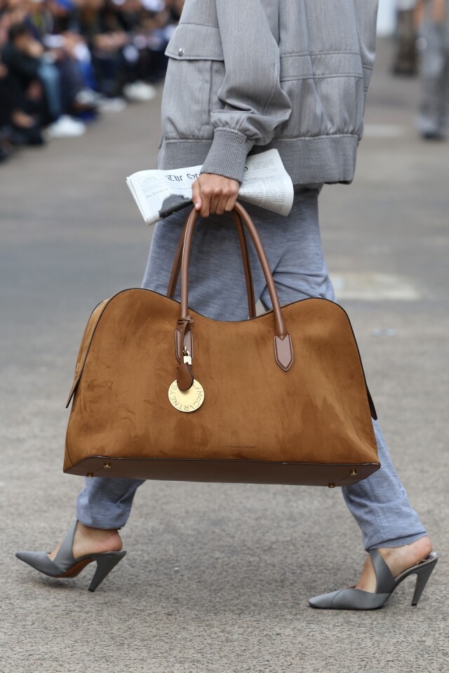 Stella McCartney 2025 春夏新款手袋是近期黑馬！Stella Ryder 系列實用又具設計感，更是純素手袋之選！