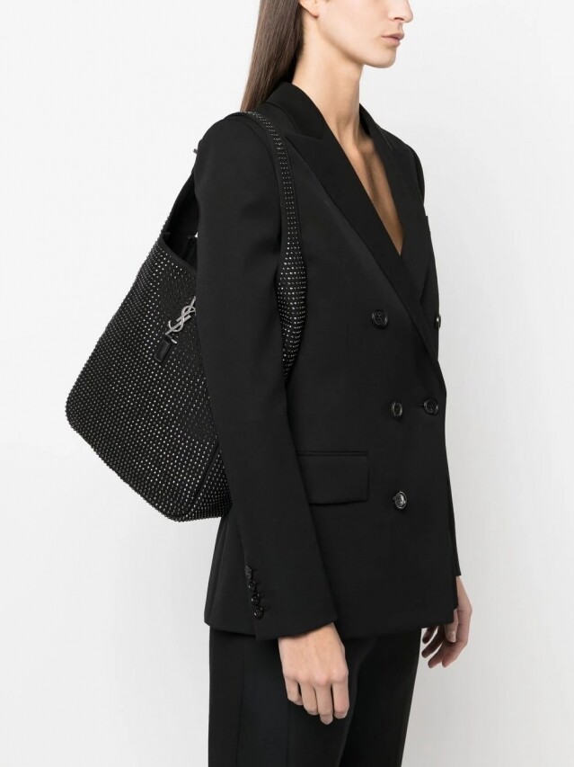 鉚釘手袋推薦:Saint Laurent Hobo Bag $14,544 鉚釘手袋推薦:Saint Laurent Hobo Bag $14,544
