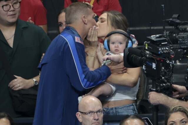 美國飛魚 Caeleb Dressel 三度出戰奧運、共奪 8 面金牌!男神私下是愛老婆、愛兒子的好男人 美國飛魚 Caeleb Dressel 三度出戰奧運、共奪 8 面金牌!男神私下是愛老婆、愛兒子的好男人