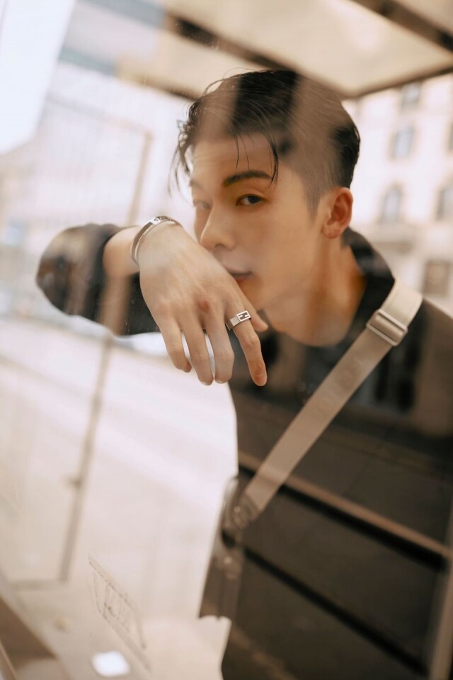 許光漢無懼高清鏡頭,近鏡拍攝的他更是能突然他獨有的魅力。 許光漢無懼高清鏡頭,近鏡拍攝的他更是能突然他獨有的魅力。