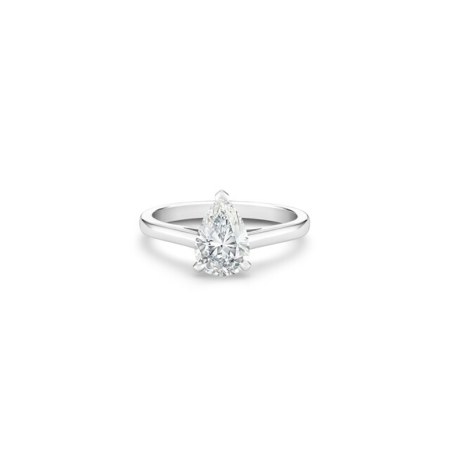 婚戒鑽石切割形狀與新娘個性有關？De Beers Jewellers 訂婚鑽戒及婚嫁珠寶系列，讓新娘隨意襯托出迷人的內在光芒