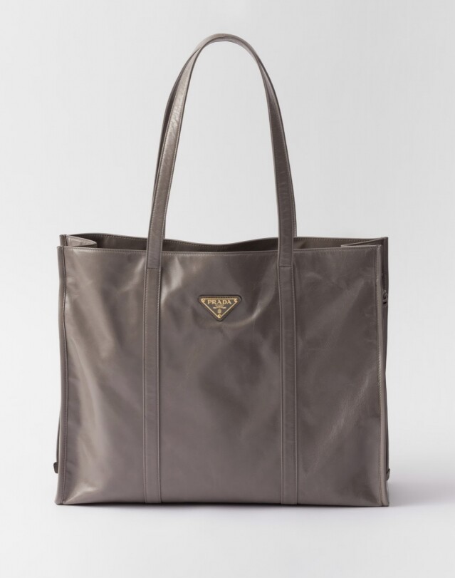 名牌 Tote Bag 推薦：Prada Medium antiqued nappa leather tote bag $33,900