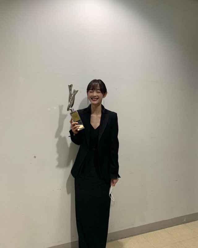 李瑜美以電影《大人們都不知道》拿下了釜日電影獎的最佳女子新人獎