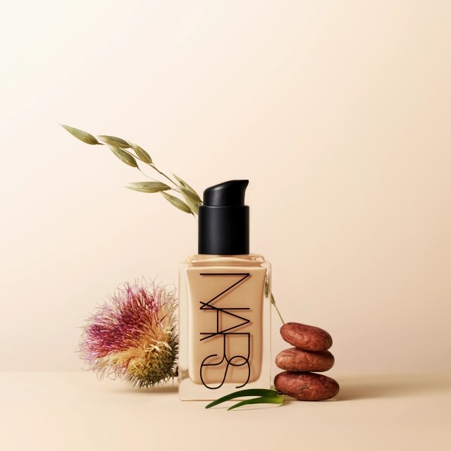 NARS 原生光亮肌粉底液：Bazaar Fab 2024「Best Glow Foundation」