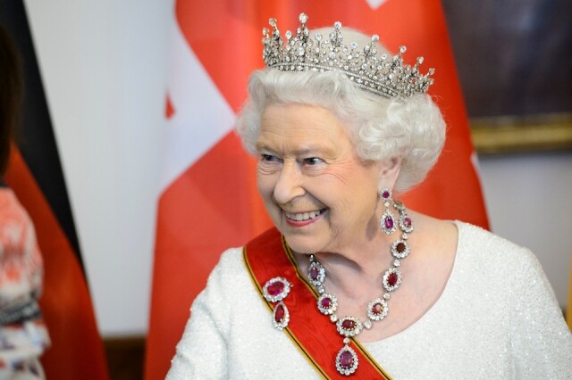 英女王會為皇室成員挑選皇冠