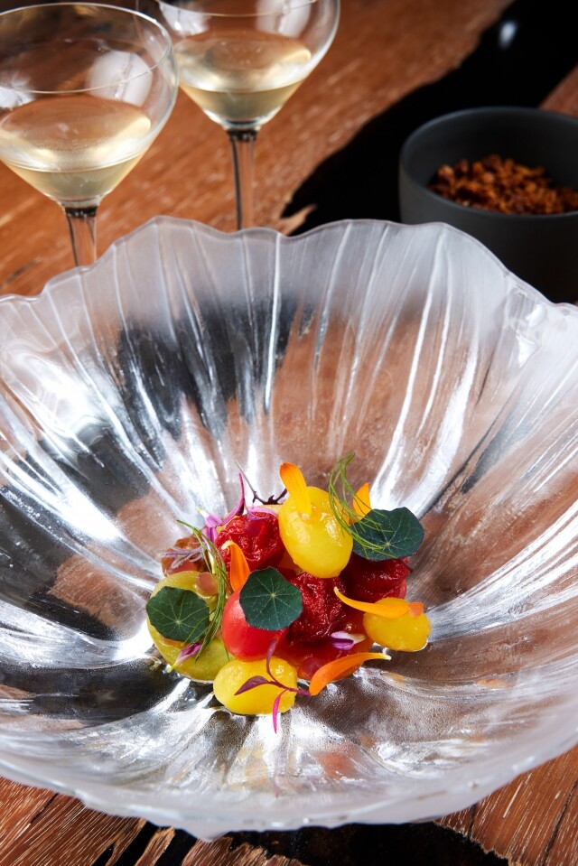 專訪米芝蓮綠星主廚 Simon Rogan,堅持 Farm-to-table 理念,以新鮮本地食材入饌 專訪米芝蓮綠星主廚 Simon Rogan,堅持 Farm-to-table 理念,以新鮮本地食材入饌