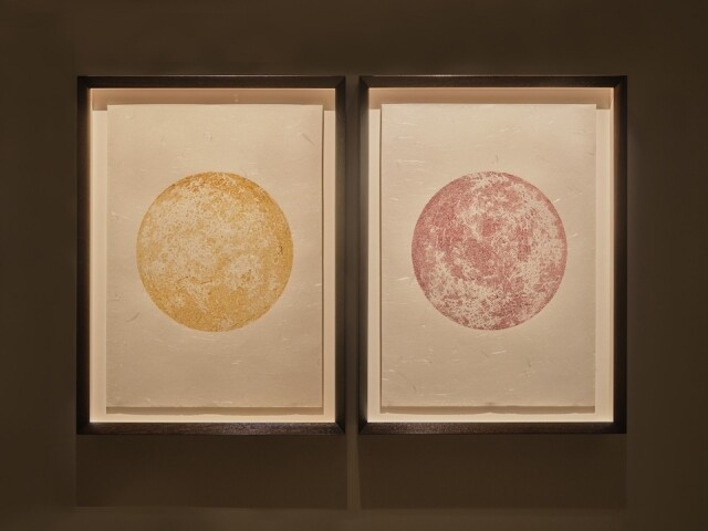 藝術家以 17 世紀天文學家 Johannes Hevelius 的月亮畫作為創作參考