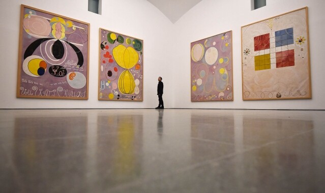 藝術家 af Klint 於 1907 年創作的 10 幅巨型作品《The Ten Largest》。 