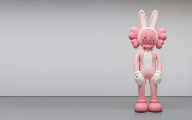 《KAWS: ALONG THE WAY》個展，將展出著名當代藝術家 KAWS 的代表作 8 英尺高的粉紅色雕