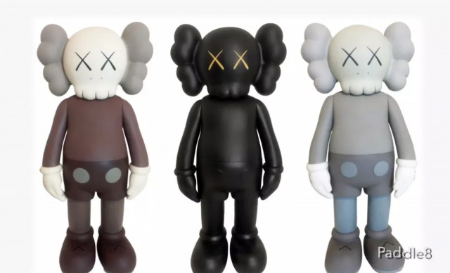 至於 KAWS Companion,其實它早於 1990 年代末已首次出現。當時 KAWS 與東京兩個裏原宿品 至於 KAWS Companion,其實它早於 1990 年代末已首次出現。當時 KAWS 與東京兩個裏原宿品