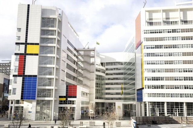 海牙市政廳大樓更把整棟大廈變成全球最大幅的 Piet Mondrian 作品