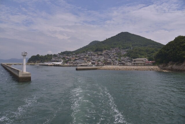 男木島是一個面向海、住滿了貓兒的小島