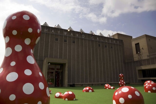 草間彌生 2009 年倫敦 Hayward 夏日展覽《Walking In My Mind》中的《Ascension Of Polkadots》。 草間彌生 2009 年倫敦 Hayward 夏日展覽《Walking In My Mind》中的《Ascension Of Polkadots》。